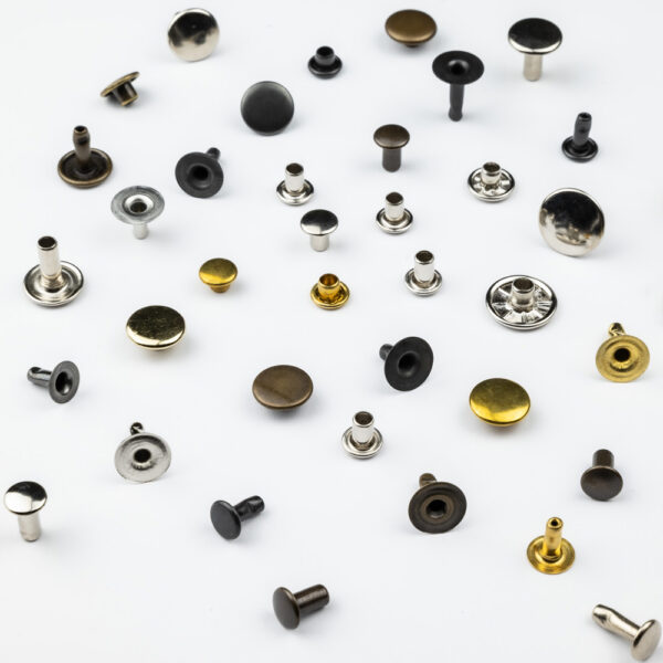 Machine de pose de rivets, oeillets, boutons et perforateurs. | Les